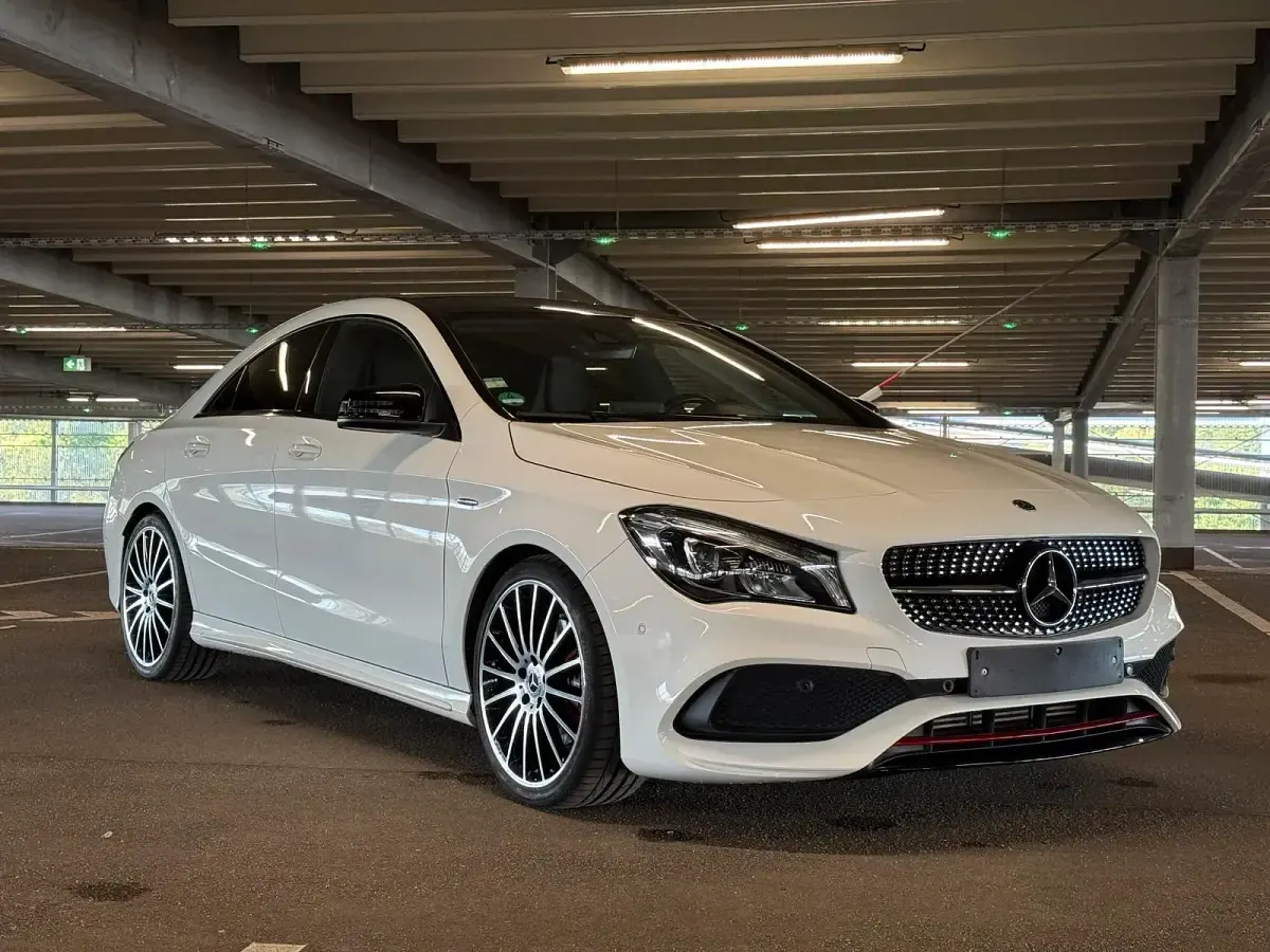 Gebraucht Mercedes CLA250 218 PS (160 kW) 2018 Weiß Coupé