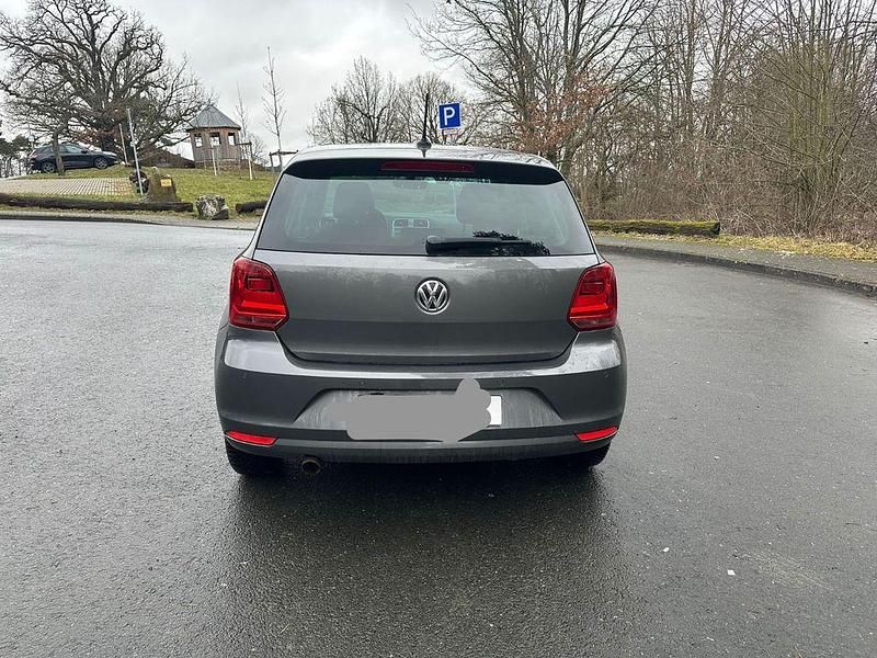 Gebraucht VW Polo LOUNGE 90 PS (66 kW) 2015 Grau Limousine