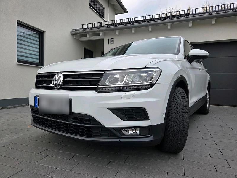 Weiß Gebraucht 2018 VW Tiguan Sound SUV | 20.800 € - Bild 1/4