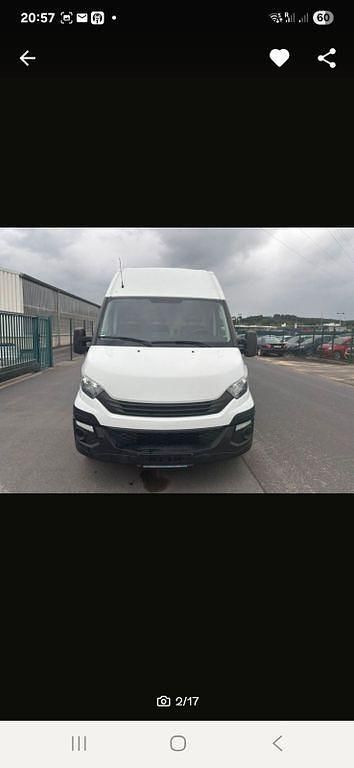 Gebraucht Iveco Daily 118 PS (86 kW) 2017 Weiß Limousine