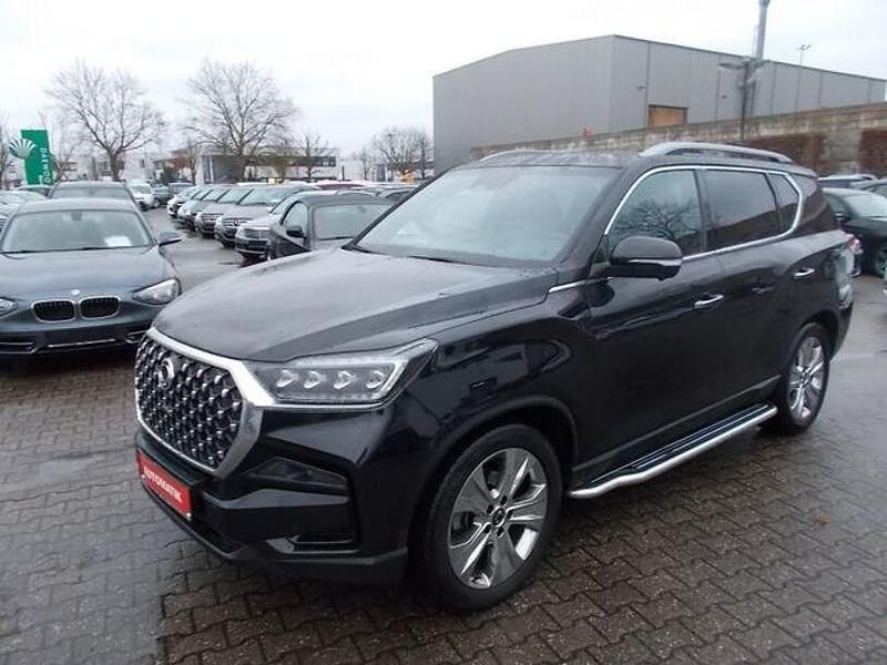 Schwarz (metallic) Gebraucht 2021 Ssangyong (KGM) Rexton Sapphire SUV | 31.500 € (Fairer Preis) - Bild 1/4