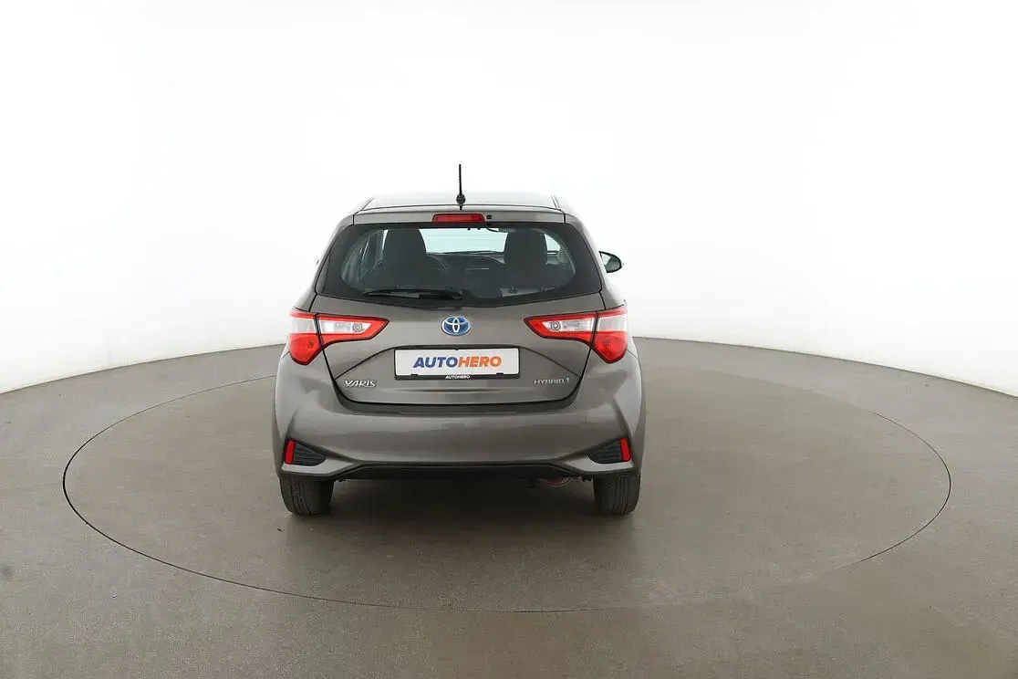 Gebraucht Toyota Yaris Hybrid Team 61 PS (44 kW) 2018 Grau Limousine