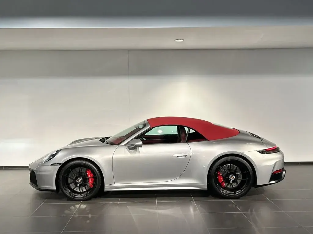 Gebraucht Porsche 992 541 PS (397 kW) 2025 Silber Cabrio