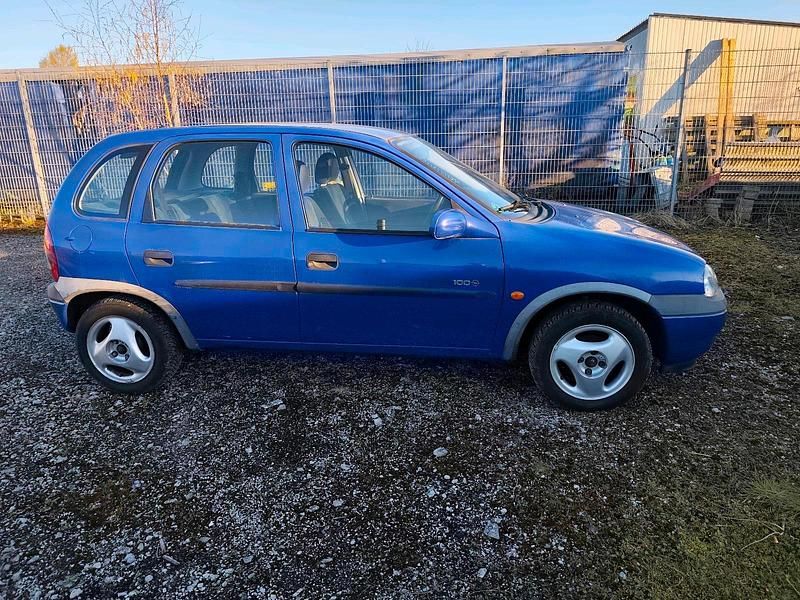 Second-hand Opel Corsa 54 CP (39 kW) 2000 Albastru Hatchback