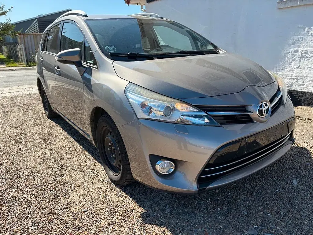 Gebraucht Toyota Verso Touch 147 PS (108 kW) 2016 Braun Van / Kleinbus