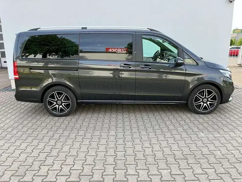 Gebraucht Mercedes V300 Avantgarde Edition 237 PS (174 kW) 2022 Graphitgrau Van / Kleinbus