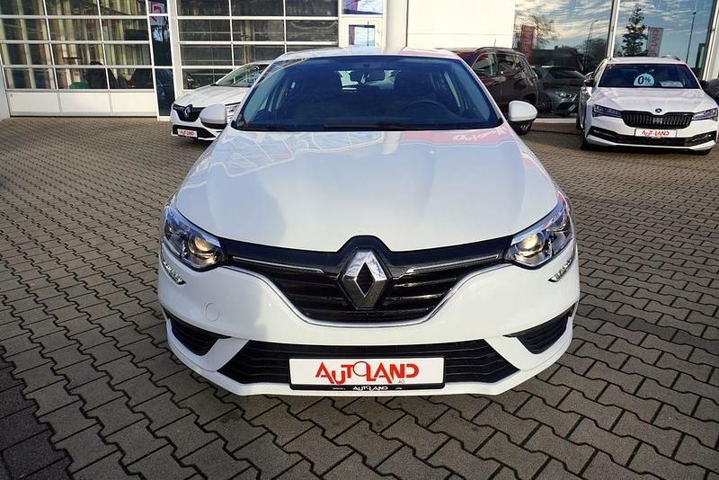 Gebraucht Renault Mégane IV Life 116 PS (85 kW) 2019 Weiß Limousine