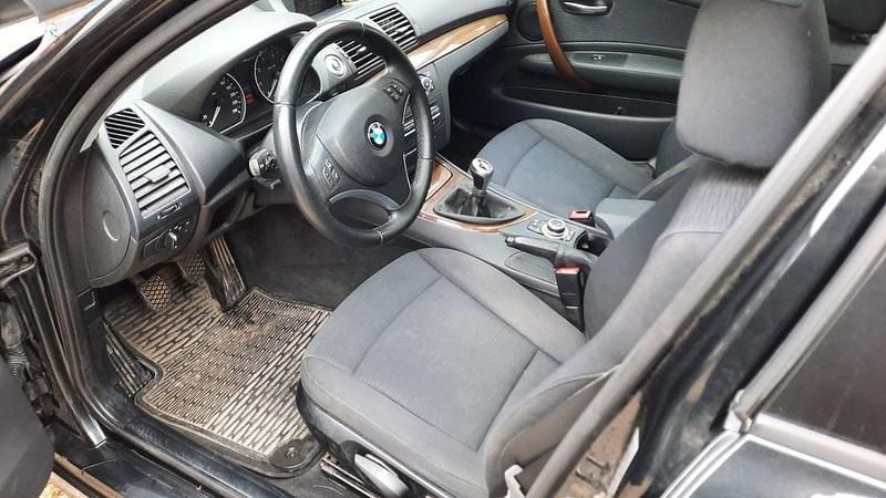 Gebraucht BMW 116 122 PS (89 kW) 2011 Schwarz Kleinwagen