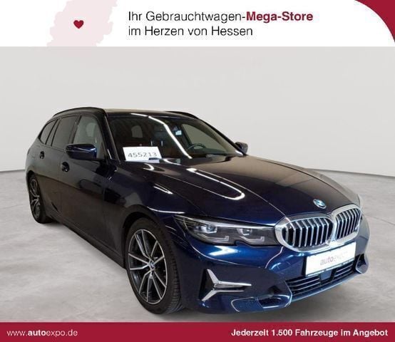 Blau Gebraucht 2021 BMW 320 Luxury Line Kombi | 23.989 € - Bild 1/4
