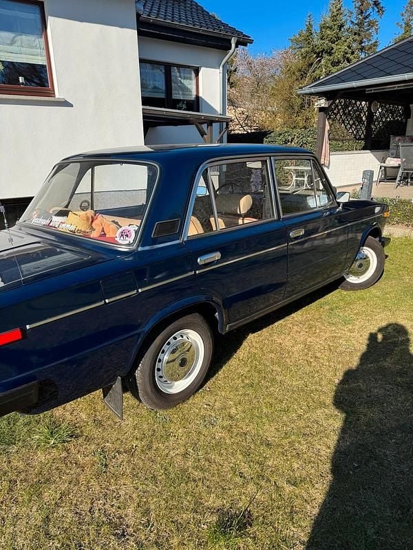 Second-hand Lada 2106 75 CP (55 kW) 1986 Albastru Berlinǎ