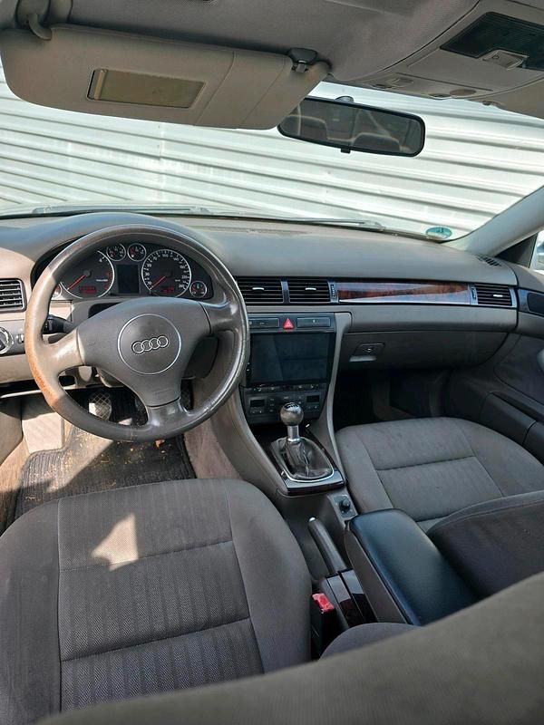 Second-hand Audi A6 163 CP (119 kW) 2004 Argintiu Berlinǎ