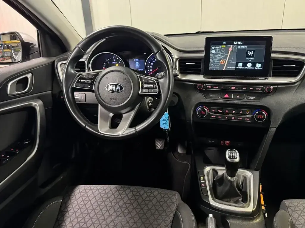 Second-hand Kia Ceed 116 CP (85 kW) 2019 Gri Hatchback