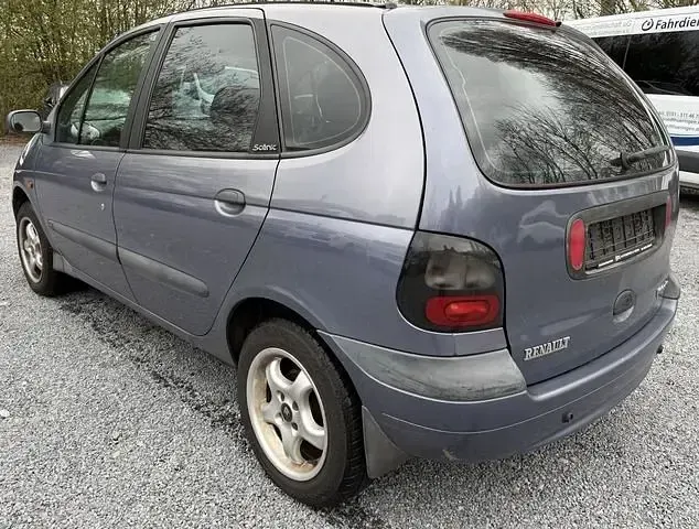 Używany Renault Scénic 90 KM (66 kW) 1999 Niebieski Minivan