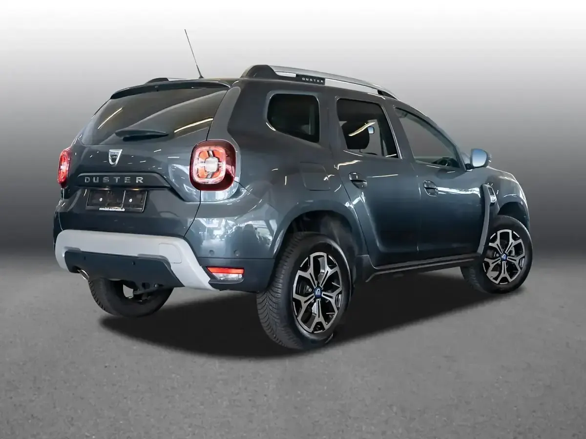 Gebraucht Dacia Duster Celebration 131 PS (96 kW) 2021 Kometengrau metalli SUV
