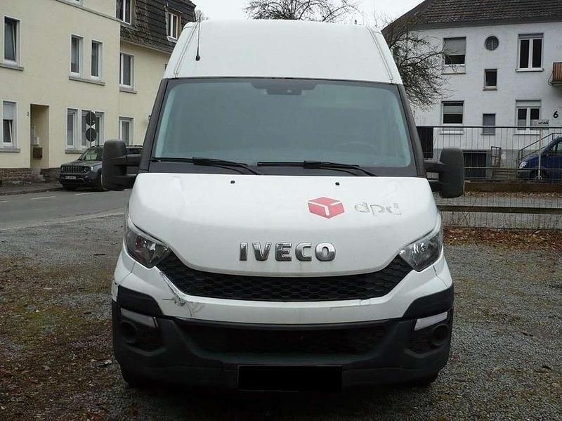 Gebraucht Iveco Daily 126 PS (92 kW) 2016 Weiß Van / Kleinbus