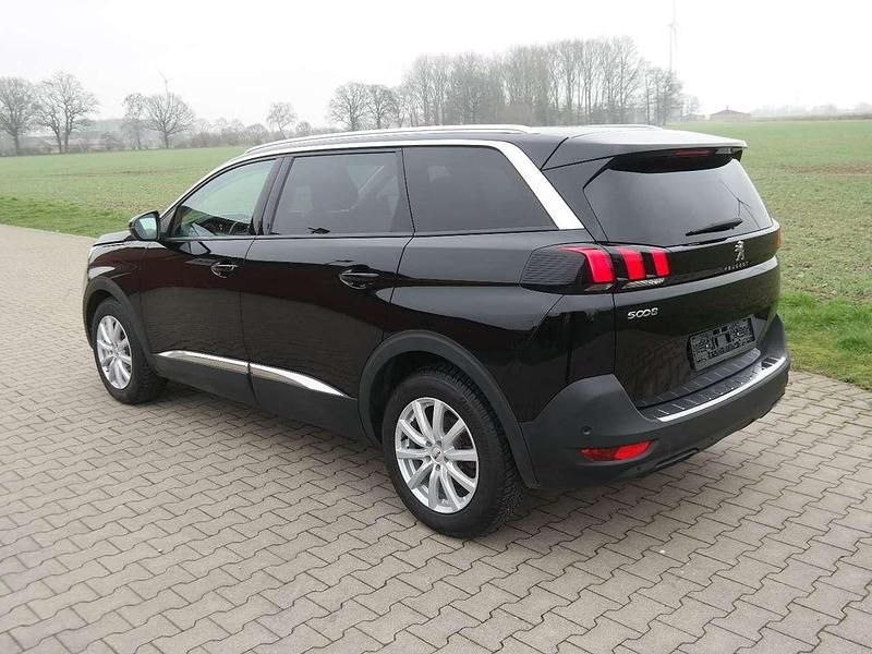 Gebraucht Peugeot 5008 131 PS (96 kW) 2020 Lackierung schwarz perlefekt Van / Kleinbus