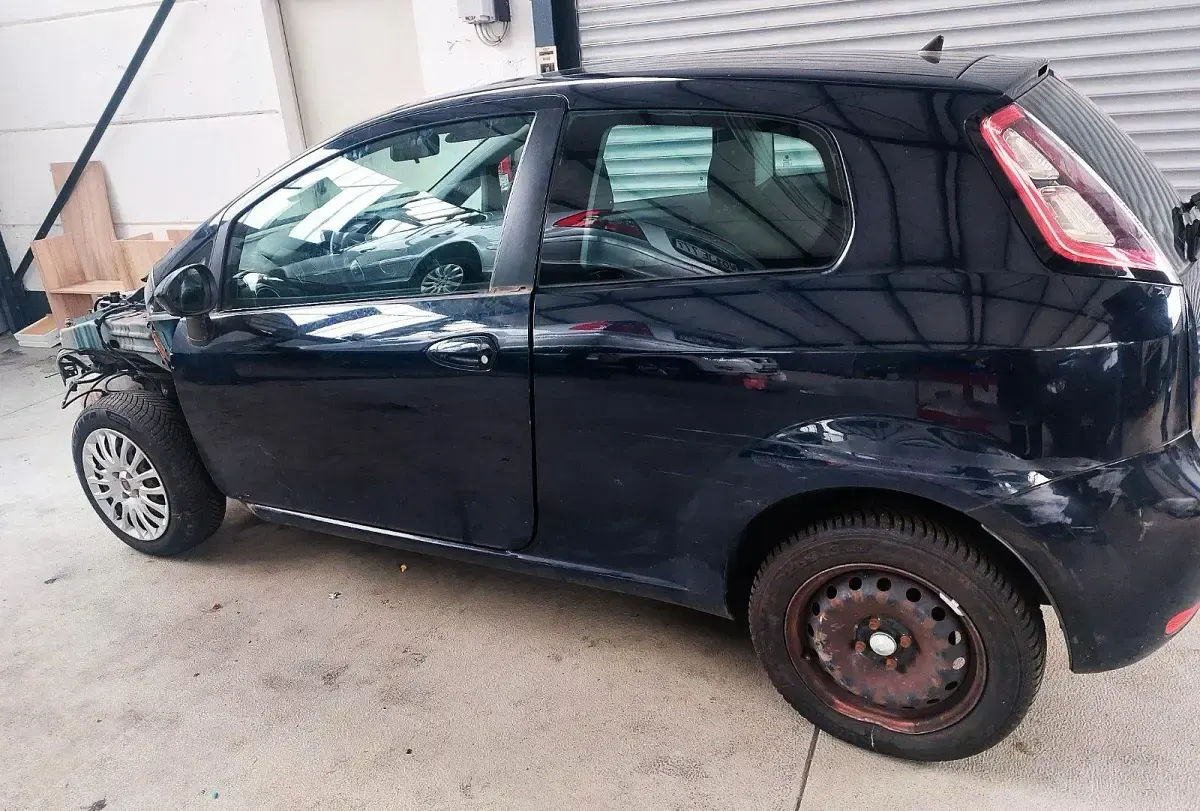 Usata Fiat Punto 77 CV (56 kW) 2011 Blu Utilitaria