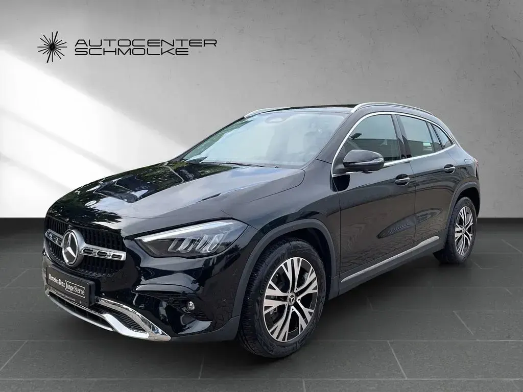 Gebraucht Mercedes GLA180 Advanced 136 PS (100 kW) 2025 lack kosmosschwarz (metallic) SUV