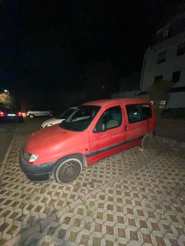 Rot Gebraucht 1997 Peugeot Partner Van / Kleinbus | 300 € - Bild 1/3
