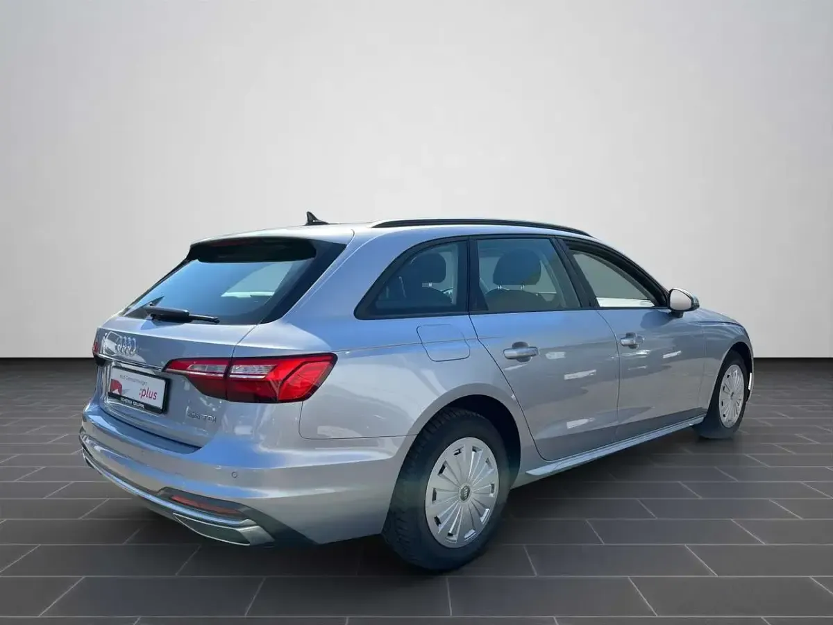 Gebraucht Audi A4 Ambiente 163 PS (119 kW) 2021 Florettsilber metallic (metallic) Kombi
