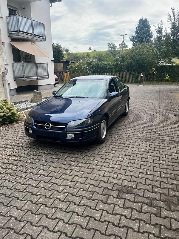 Blau Gebraucht 1997 Opel Omega Limousine | 1.200 € (Superpreis) - Bild 1/4