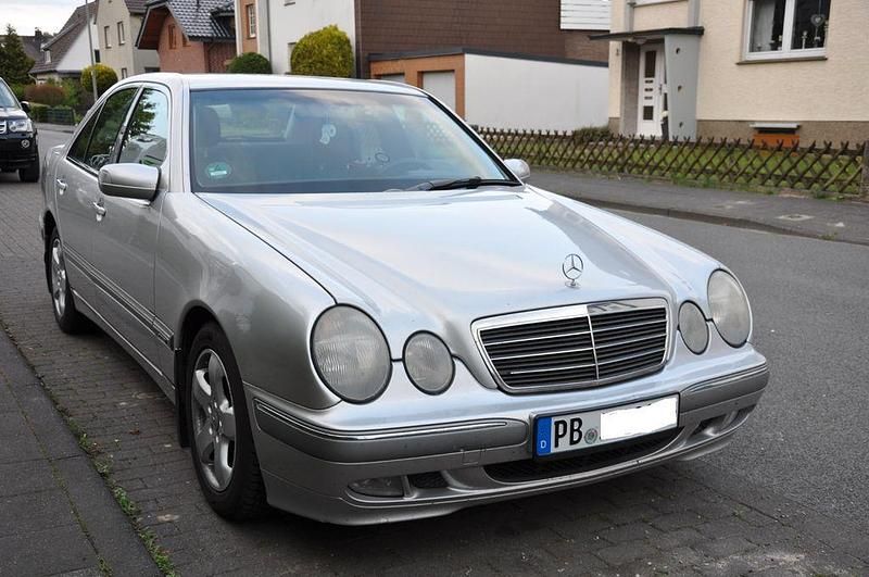 Silber Gebraucht 2000 Mercedes E320 Elegance Limousine | 2.500 € (Superpreis) - Bild 1/4