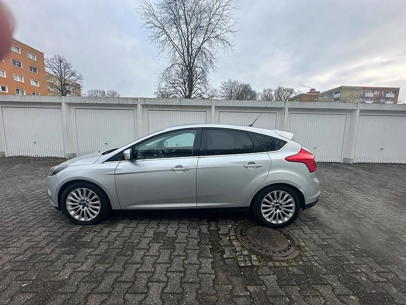 Gebraucht Ford Focus 116 PS (85 kW) 2013 Silber Kleinwagen