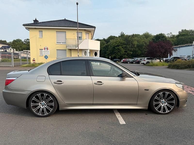 Grau Gebraucht 2008 BMW 530 M Sport Limousine | 8.999 € (Fairer Preis) - Bild 1/4