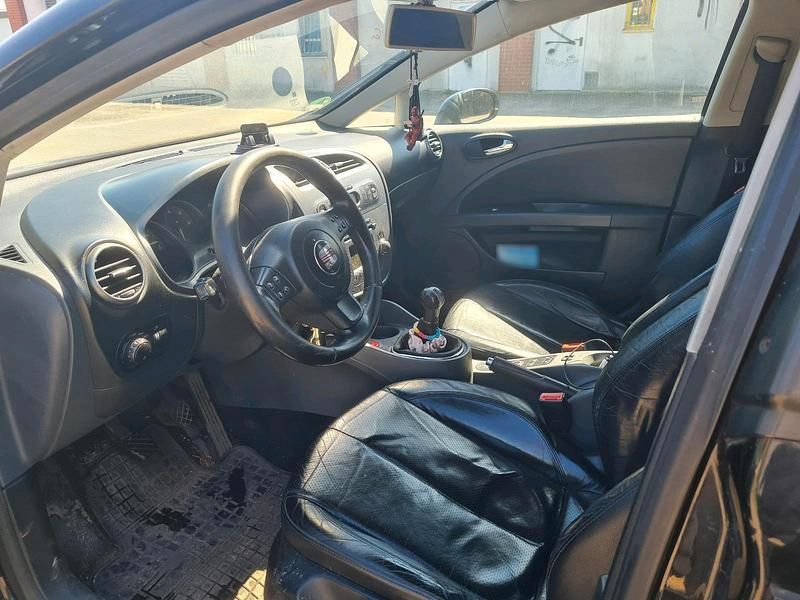 Second-hand Seat Leon 140 CP (102 kW) 2009 Negru Hatchback