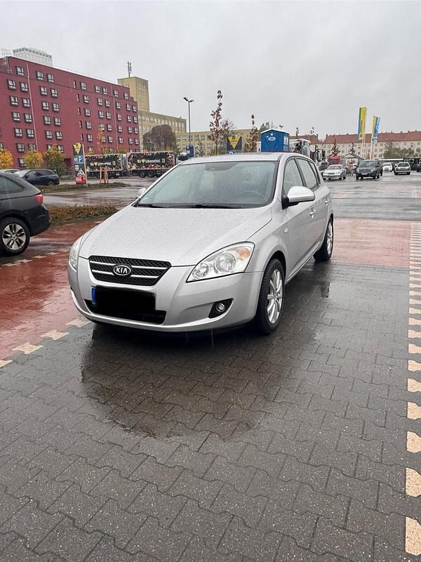 Gold Gebraucht 2007 Kia Ceed Limousine | 4.950 € (Guter Preis) - Bild 1/4