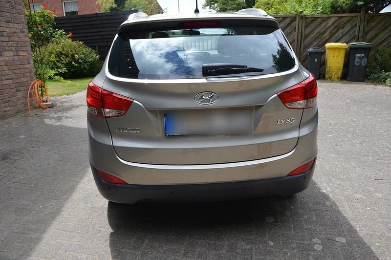 Grau Gebraucht 2011 Hyundai ix35 SUV | 7.800 € (Etwas zu teuer) - Bild 1/4