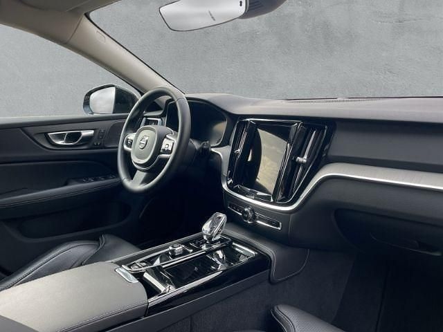 Gebraucht Volvo V60 Plus 349 PS (256 kW) 2022 Black solid stone / solid Kombi