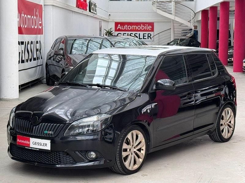 Schwarzmagic perleffekt Gebraucht 2012 Skoda Fabia RS Limousine | 5.499 € (Superpreis) - Bild 1/4