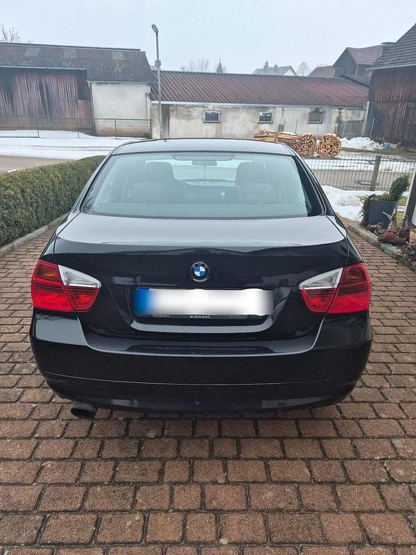 Gebraucht BMW 318 143 PS (105 kW) 2008 Schwarz Limousine