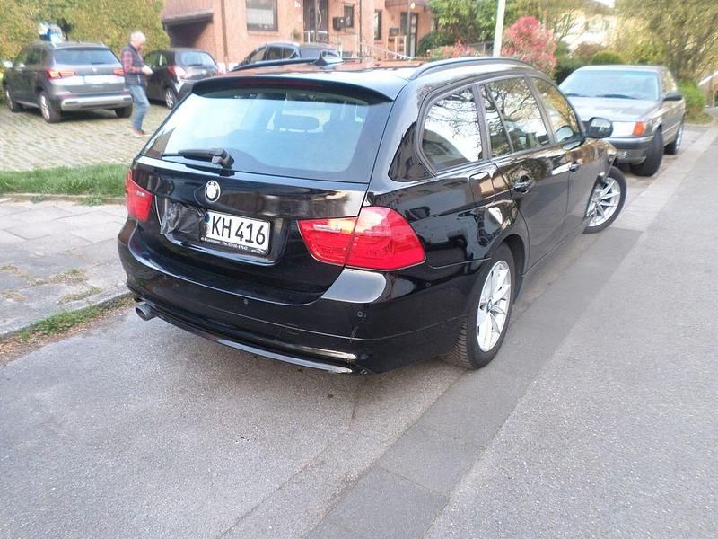 Gebraucht BMW 320 Performance 184 PS (135 kW) 2011 Schwarz Kombi