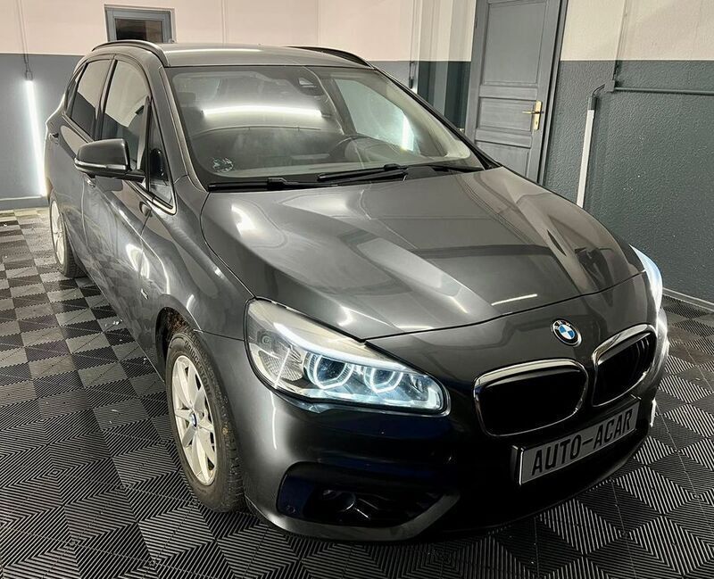 Grau Gebraucht 2015 BMW 220 Active Tourer Sport Line Van / Kleinbus | 16.990 € (Teuer) - Bild 1/4