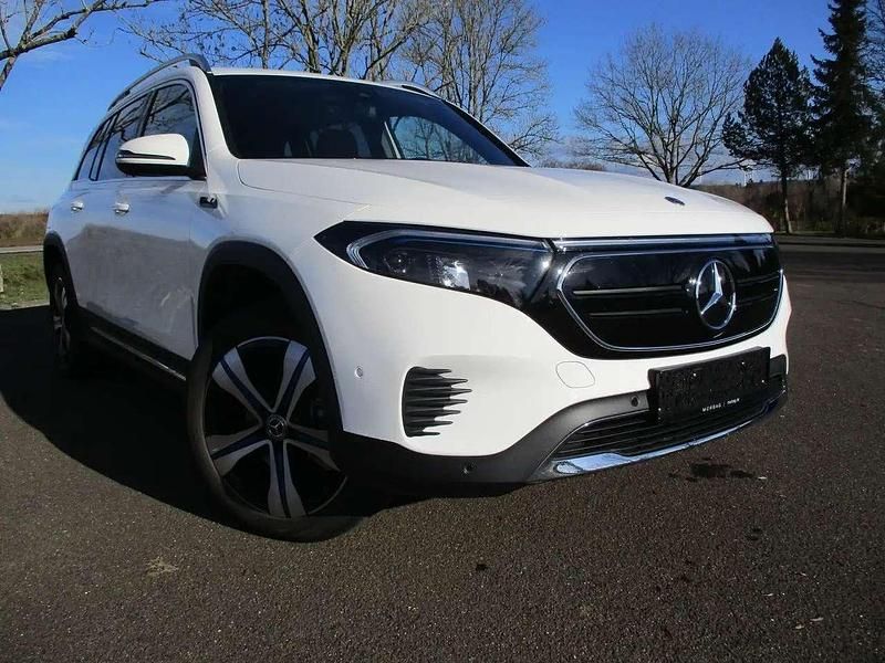 Weiß Gebraucht 2022 Mercedes EQB300 Electric Art SUV | 30.900 € (Fairer Preis) - Bild 1/4
