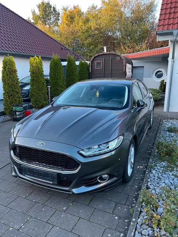 Gebraucht Ford Mondeo Titanium 179 PS (131 kW) 2017 Grau Kleinwagen