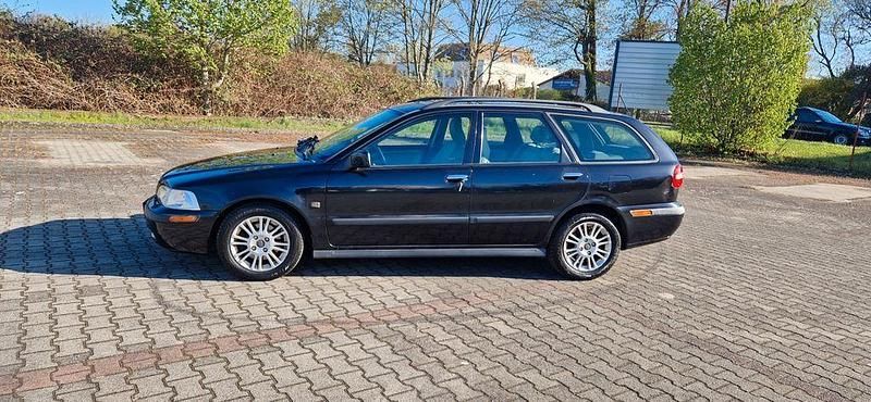 Second-hand Volvo V40 116 CP (85 kW) 2002 Albastru Break