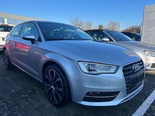 Gebraucht Audi A3 Attraction 122 PS (89 kW) 2014 Silber Limousine