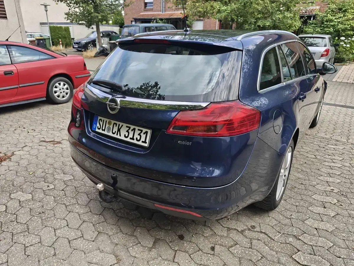 Gebraucht Opel Insignia 140 PS (102 kW) 2011 Blau Kombi