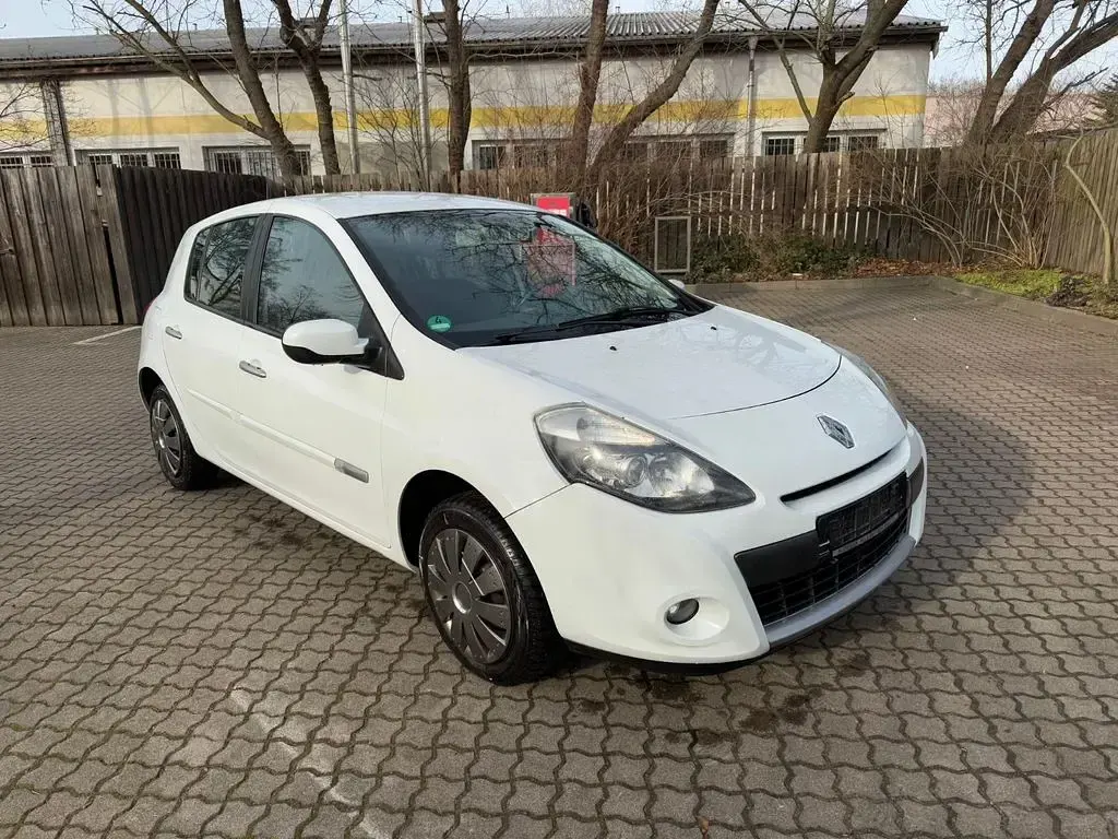 Gebraucht Renault Clio II Dynamique 75 PS (55 kW) 2009 Weiß Limousine