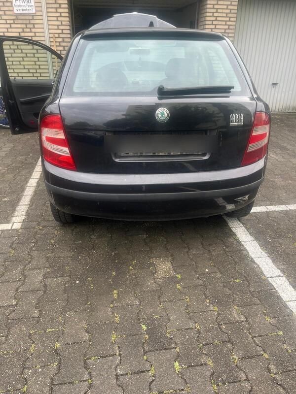 Schwarz Gebraucht 2005 Skoda Fabia Kleinwagen | 450 € (Fairer Preis) - Bild 1/4