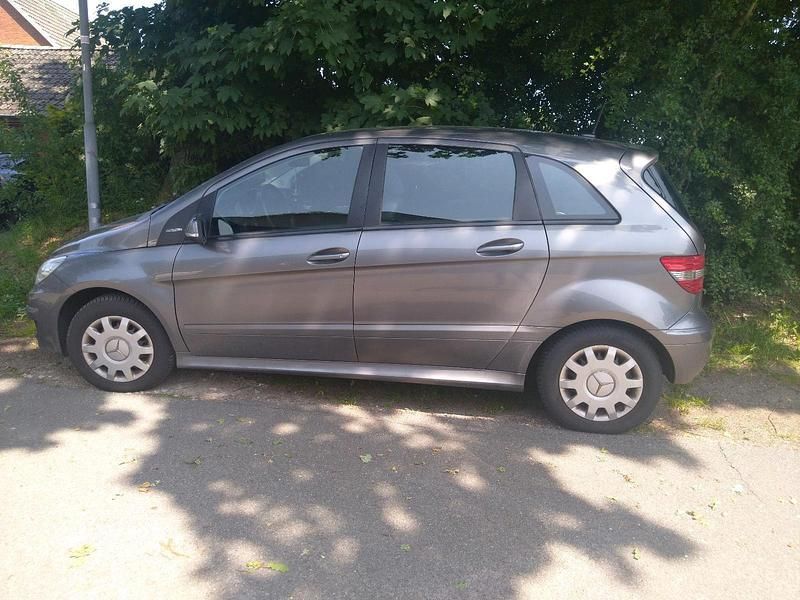 Gebraucht Mercedes B160 95 PS (69 kW) 2009 Grau Van / Kleinbus