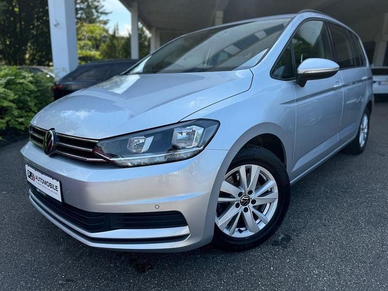Silber Gebraucht 2021 VW Touran Comfortline Van / Kleinbus | 18.999 € (Superpreis) - Bild 1/4