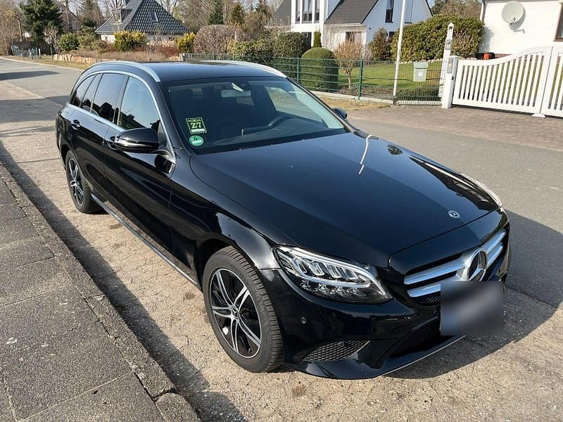 Gebraucht Mercedes C220 194 PS (142 kW) 2019 Schwarz Kombi