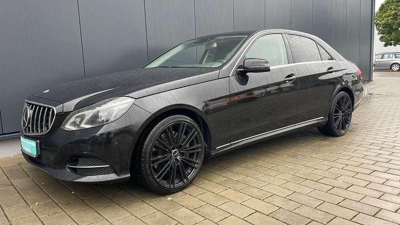 Schwarz Gebraucht 2014 Mercedes E350 Avantgarde Limousine | 15.600 € (Superpreis) - Bild 1/4