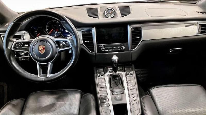 Gebraucht Porsche Macan Turbo Performance Package 441 PS (324 kW) 2017 Tiefschwarz SUV