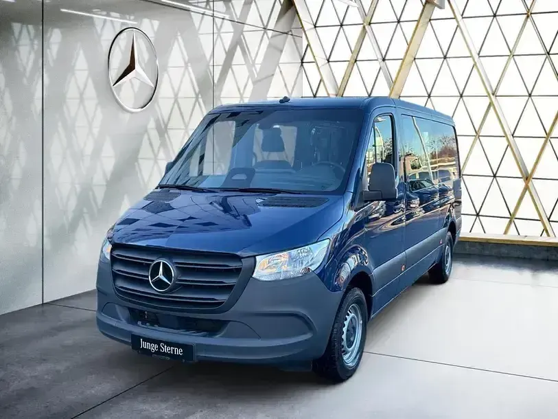 Second-hand Mercedes Sprinter 150 CP (110 kW) 2024 Albastru Van