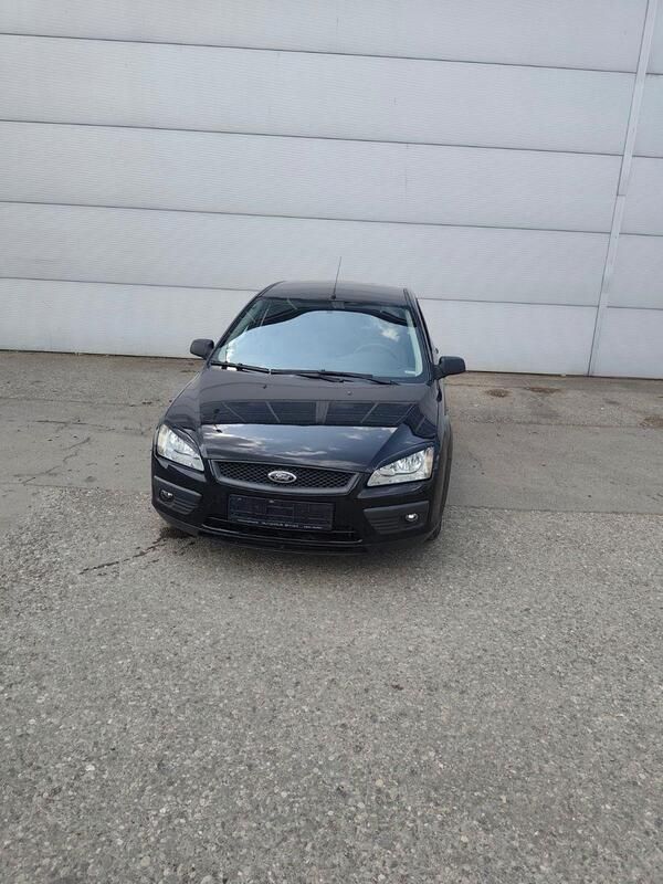 Schwarz Gebraucht 2005 Ford Focus Limousine | 2.700 € (Fairer Preis) - Bild 1/4